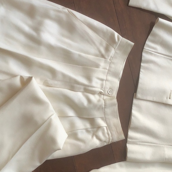 Ladies two piece suit - Picture 3 of 6